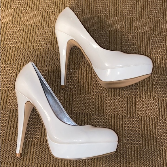 white pumps size 7